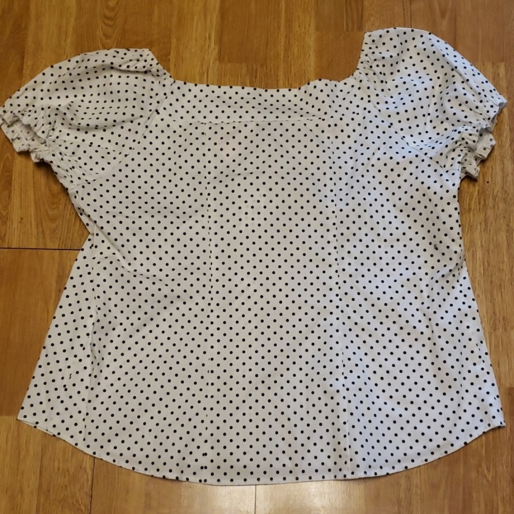 NWT b/w polka dot plus puff sleeve top 1X - Picture 4 of 4